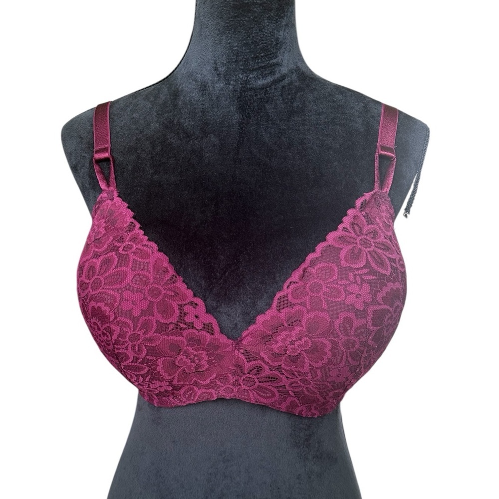 Victoria’s Secret Burgundy Lace Padded no wire Bra size 38DDD